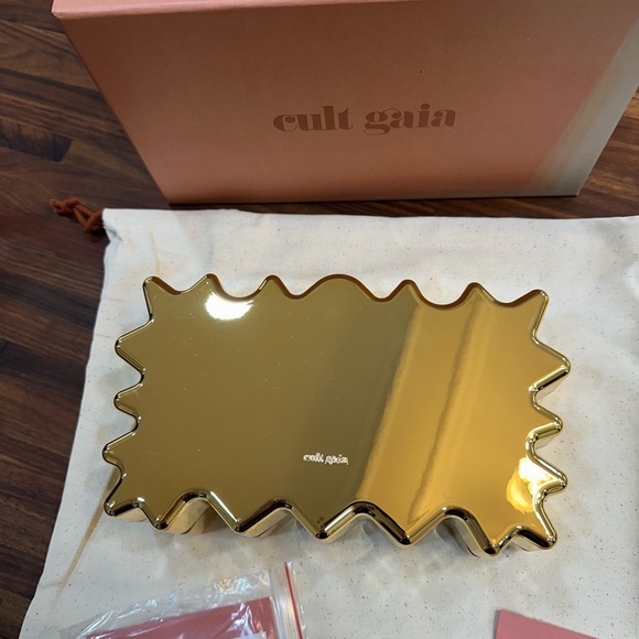NEW - Cult Gaia Metallic Gold Paloma Wavy Clutch - Picture 5 of 16